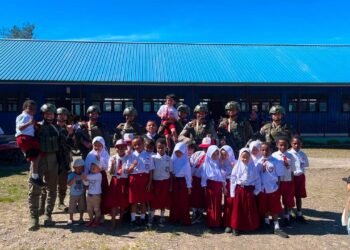 Patroli Dialogis Satgas Operasi Damai Cartenz di Oksibil Buka Ruang Dialog dengan Warga dan Siswa SD