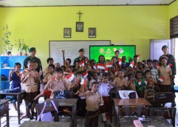 Semarak Hari Anak Nasional, Yonif 754/ENK Kostrad Tanamkan Cinta Tanah Air kepada Siswa SD YPPK Muare