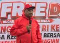 Sambut HUT RI Ke-81, Johannes Rettob Ajak Warga Kibarkan Merah Putih dan Jaga Kebersihan Mimika