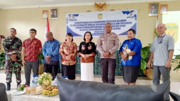 Babinsa Koramil Kuala Kencana Ajak Warga Terapkan PHBS dan Cegah Penularan HIV/AIDS