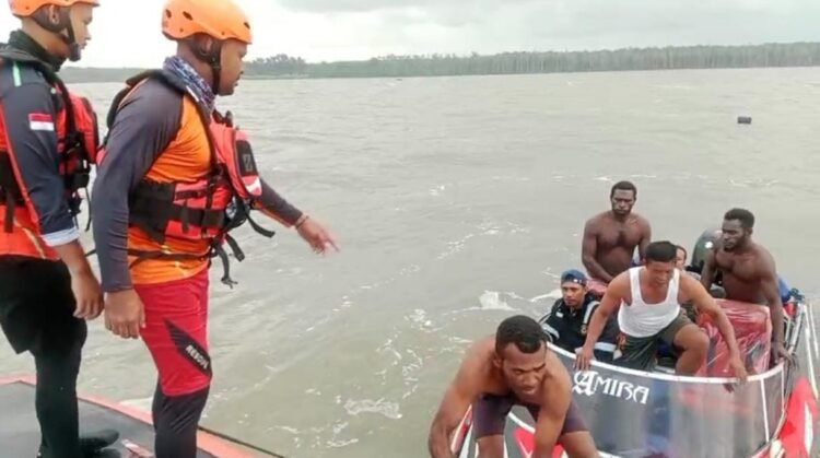 Speed Boat 150 PK Tenggelam di Perairan Manasari, Korban Berhasil Diselamatkan Tim SAR Gabungan