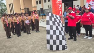 Wakil Bupati Mimika Lepas 38 Peserta Gerak Jalan Kreasi Putri Sambut HUT ke-81 RI
