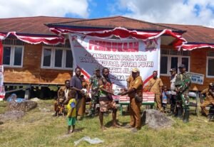 Semarakkan HUT RI ke-81, Distrik Jila Gelar Pesta Bakar Batu Usai Upacara Bendera