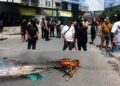 Imbas Pembunuhan di KM 10, Warga Palang Jalan Budi Utomo