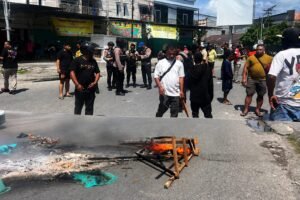 Imbas Pembunuhan di KM 10, Warga Palang Jalan Budi Utomo
