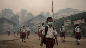 Kabut Asap Meningkat, ISPA Jadi Perhatian. Dinkes Mimika Imbau Warga Gunakan Masker di Luar Rumah