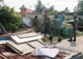 Tertibkan Kota Timika, Satpol PP Bongkar Bangunan Liar di Fasilitas Umum