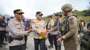 Kunjungi Intan Jaya, Kapolda Papua Tengah Minta Personel Kedepankan Pendekatan Humanis