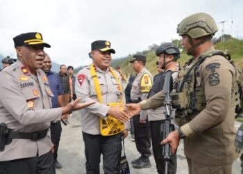 Kunjungi Intan Jaya, Kapolda Papua Tengah Minta Personel Kedepankan Pendekatan Humanis