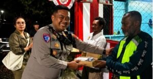 Perkuat Keamanan Lingkungan, Polsek Mimika Baru dan Distrik Serahkan Radio Komunikasi ke Pos PEKA HARD