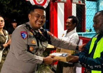 Perkuat Keamanan Lingkungan, Polsek Mimika Baru dan Distrik Serahkan Radio Komunikasi ke Pos PEKA HARD