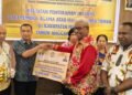 Pemkab Mimika Serahkan Insentif Rp12 Miliar Untuk 1000 Tokoh Agama