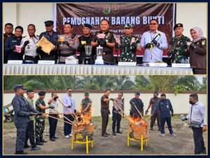Kejari Mimika Musnahkan Barang Bukti 19 Perkara, Sabu 17,43 Gram hingga 69 Lembar Uang Palsu