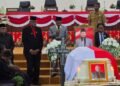 Penghormatan Terakhir untuk Karel Gwijangge, Bupati Mimika: Kita Kehilangan Putra Terbaik