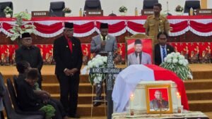 Penghormatan Terakhir untuk Karel Gwijangge, Bupati Mimika: Kita Kehilangan Putra Terbaik