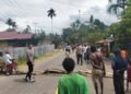 Heboh Isu Penculikan Anak, Warga Mioko Tutup Akses Jalan Logpon