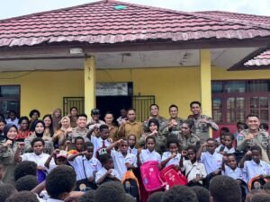 Satgas Damai Cartenz Gelar Baksos di SD Inpres Kenyam, Perkuat Kedekatan dengan Warga Nduga