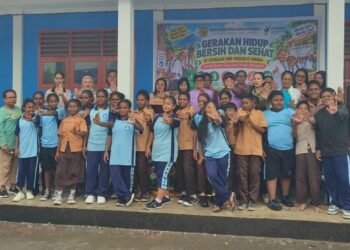 SMPN 6 Timika Diminta Terapkan PHBS Secara Berkelanjutan, Remaja Putri Jalani Pemeriksaan Hb