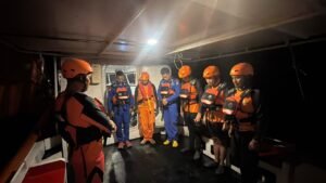 LCT Cahaya Permata Hati Tenggelam di Perairan Puriri, SAR Gabungan Bergerak Cari Delapan Orang