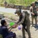 Patroli Humanis Satgas Damai Cartenz Sapa Warga dan Ajak Anak-Anak Bermain di Muara