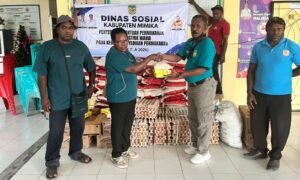 Dinsos Mimika Salurkan 480 Paket Bantuan Permakanan Otsus untuk Warga Distrik Wania