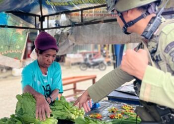 Patroli Humanis Damai Cartenz Sapa Pedagang di Pasar Oksibil