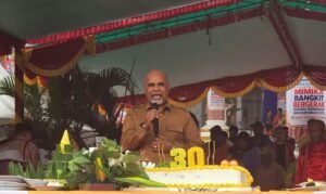 HUT ke-30 Mimika, Wagub Deinas Geley Ajak Masyarakat Bersatu Bangun Daerah