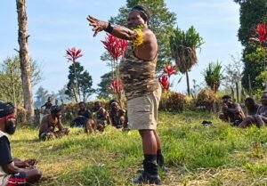 Bakar Batu Bersama Keluarga, Abelom Kogoya Serukan Keamanan dan Keselamatan Warga Puncak
