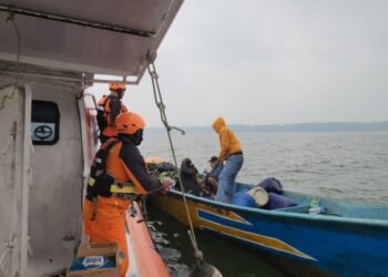 Asap Pekat, Long Boat Berpenumpang Tujuh Orang Hilang Arah di Perairan Timika