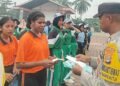 Bhabinkamtibmas Bagikan 200 Masker kepada Calon Paskibraka Mimika 2027