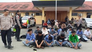 Kedapatan Bolos dan Main Judi Domino, Puluhan Pelajar di Timika Diamankan Polisi