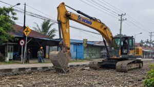 PUPR Mimika Rekonstruksi Jalan Hasanuddin, Fokus Titik Bergelombang yang Membahayakan