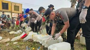 Polres Mimika Musnahkan 1.856 Liter Sopi, Kerugian Ditaksir Ratusan Juta Rupiah
