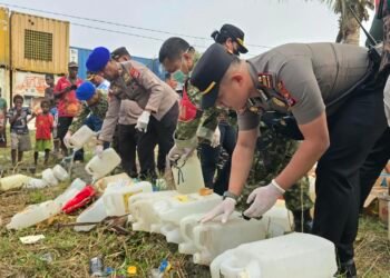 Polres Mimika Musnahkan 1.856 Liter Sopi, Kerugian Ditaksir Ratusan Juta Rupiah