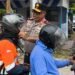 Kapolda Papua Tengah Pantau Strong Point di Timika, Bagikan Tiga Helm Gratis kepada Pengendara