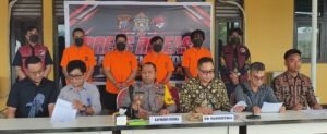 Polres Mimika Musnahkan Barang Bukti Sabu dan Ganja, Empat Tersangka Ditangkap