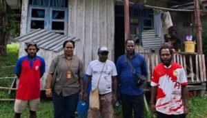 Kunjungi Agimuga, Wakil Ketua III DPRK Mimika Soroti Rumah Guru SD Tak Layak Huni