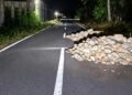 Dua Pengendara Motor Jadi Korban Tumpukan Material Proyek Talud di SP1 Mimika